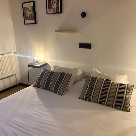 Froissart Studio Apartment ชิเมย์ ภายนอก รูปภาพ