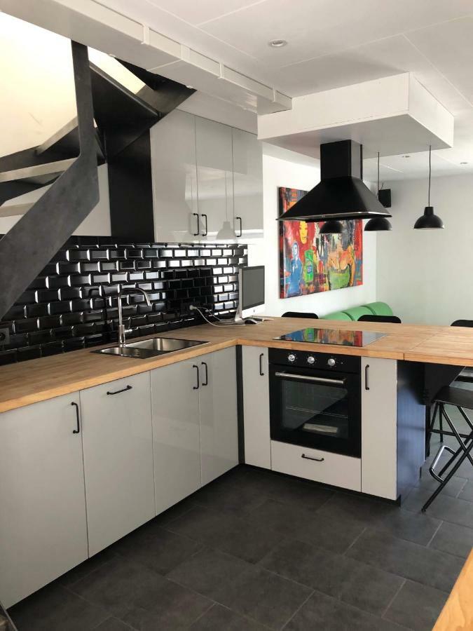 Froissart Studio Apartment ชิเมย์ ภายนอก รูปภาพ